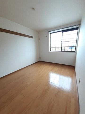 物件内観写真12　(内装は落ち着いています)