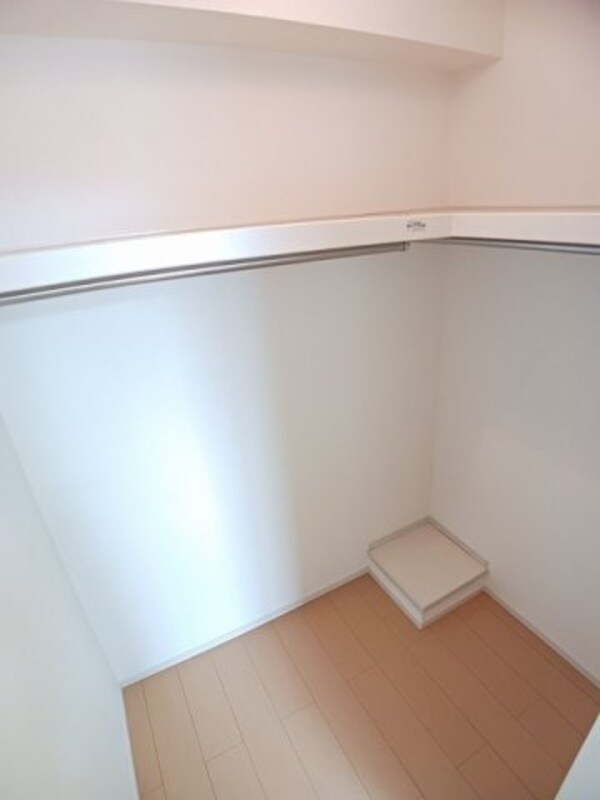 収納(たっぷりとした収納スペースです)
