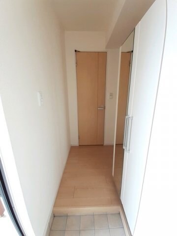 物件内観写真14　(収納もある玄関です)