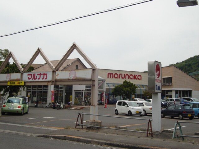 物件外観写真4　(マルナカ飯山店まで1,486ｍ)