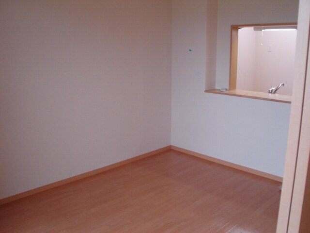 物件内観写真2　(リビング)