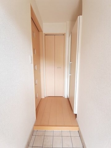 物件内観写真15　(きれいな玄関です)