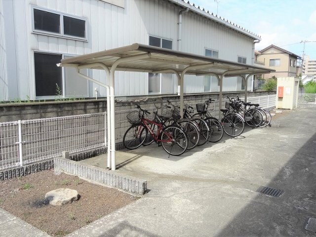 物件内観写真12　(駐輪場)