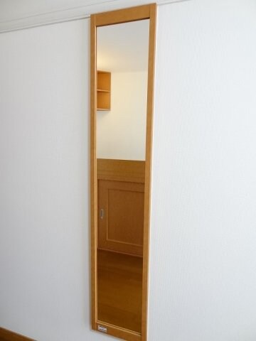 物件内観写真14　(姿見)