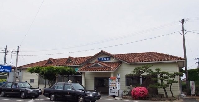 物件外観写真8　(ＪＲ三本松駅さんまで1100m)