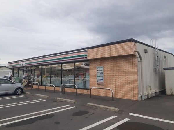周辺環境(セブンイレブン高松鹿角町店さんまで300m)