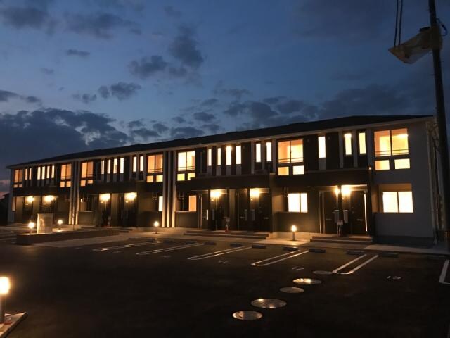 物件外観写真2　(外観写真（夜）)