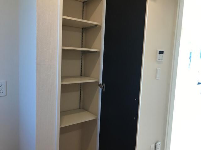 物件内観写真9　(キッチン収納)