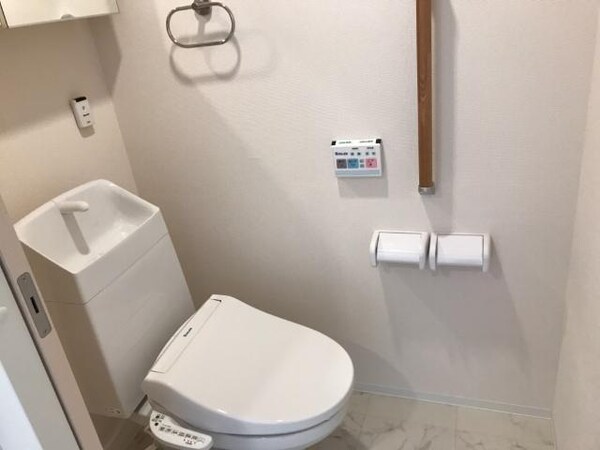 トイレ(シャワー付トイレ)