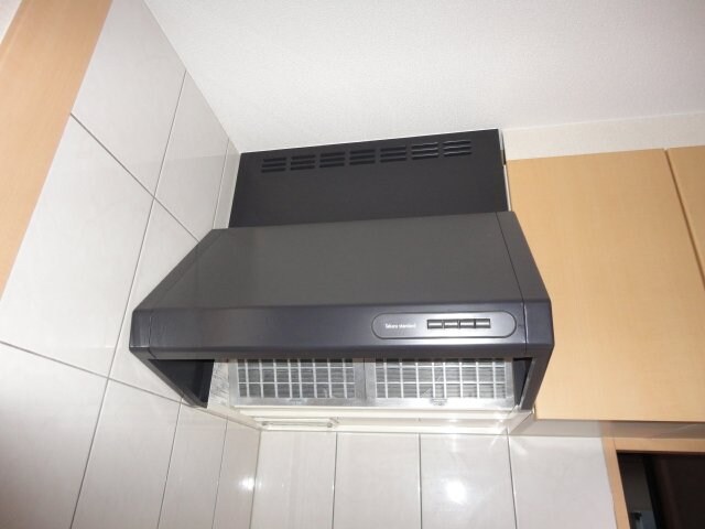 物件内観写真15　(キッチン換気扇)