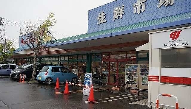 物件外観写真2　(マルナカさんまで750m)