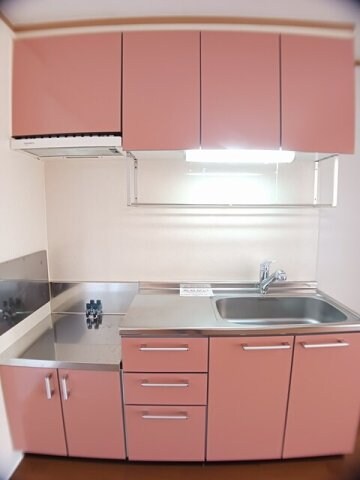 物件内観写真10　(コンパクトなキッチンで掃除もラクラク)