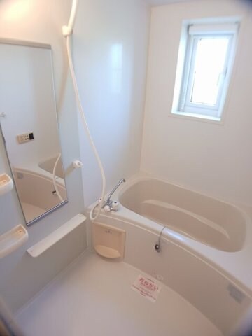 物件内観写真11　(きれいなお風呂です)