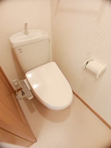 物件内観写真16　(シンプルで使いやすいトイレです)