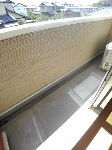 物件内観写真19　(広々としたバルコニーです)