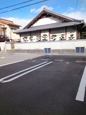 物件外観写真2　(駐車場完備です)