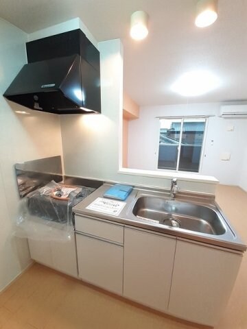 物件内観写真10　(コンパクトなキッチンで掃除もラクラク)