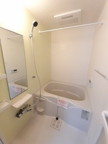 物件内観写真11　(きれいなお風呂です)