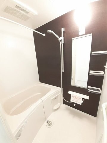 物件内観写真11　(コンパクトで使いやすいお風呂です)