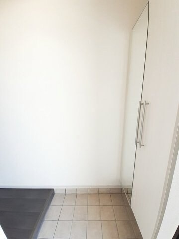 物件内観写真15　(ゆったりとした玄関です)