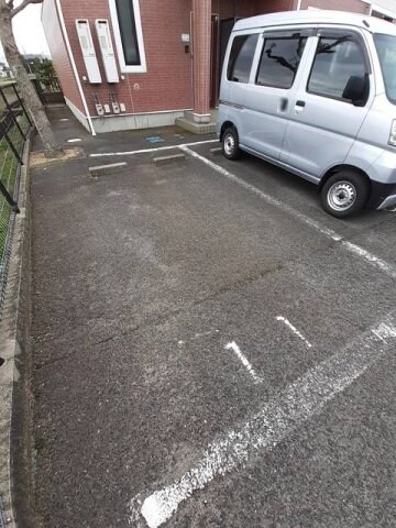 物件外観写真2　(駐車場があります)