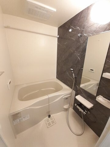 物件内観写真11　(落ち着いた空間のお風呂です)