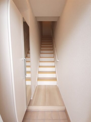 物件内観写真15　(落ち着いた玄関です)