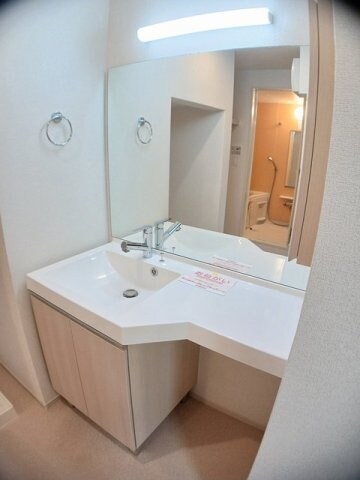 物件内観写真17　(コンパクトで使いやすい洗面所)