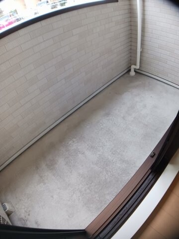 物件内観写真18　(お洗濯にも便利なバルコニー付き)