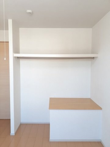物件内観写真14　(小物を収納するのに便利です)