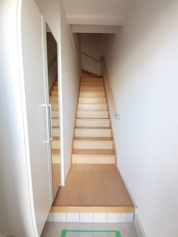 物件内観写真15　(きれいな玄関です)