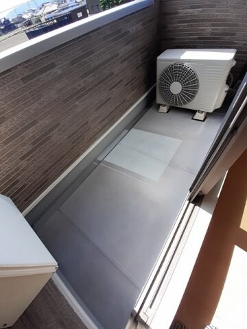 物件内観写真18　(外からの目が気にならないバルコニーで洗濯物が干せます)