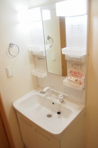 物件内観写真15　(スペースが確保できる洗面所です)