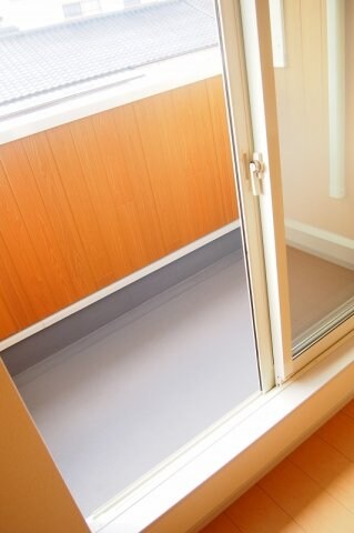 物件内観写真16　(お洗濯にも便利なバルコニー付き)