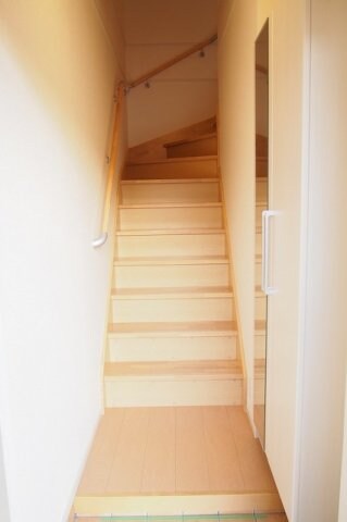 物件内観写真19　(落ち着いた玄関です)