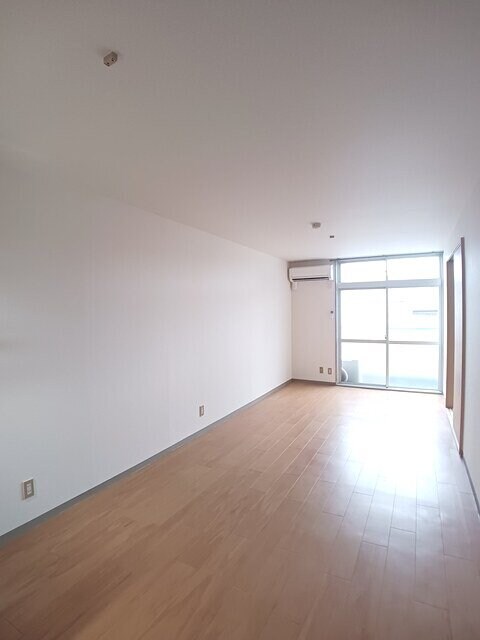 物件内観写真2　(コープ牟礼店さんまで620m)