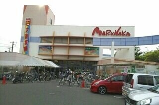 物件外観写真2　(マルナカ木太店さんまで990m)