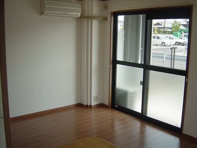 物件内観写真2　(リビング)