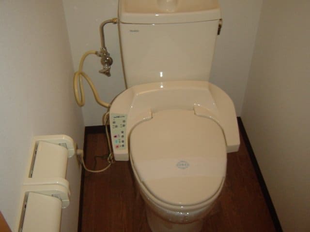 物件内観写真5　(シャワー付トイレ)