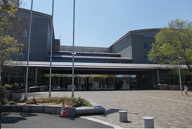 物件外観写真3　(県立図書館さんまで2400m)