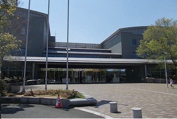 周辺環境(県立図書館さんまで2400m)