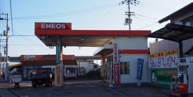 物件外観写真5　(ＥＮＥＯＳ前田さんまで600m)