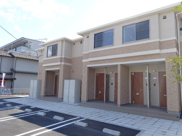 エントランス(外観写真（昼）)
