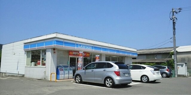 物件外観写真5　(ローソンさんまで740m)