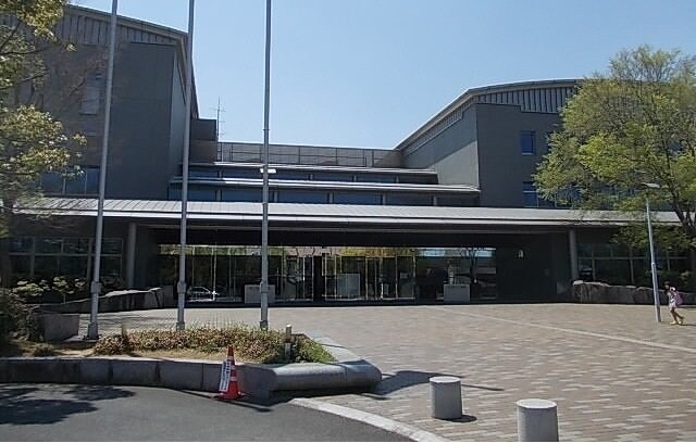 物件外観写真2　(県立図書館さんまで500m)