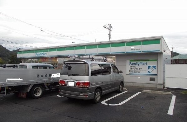 周辺環境(ファミリーマートさんまで1300m)
