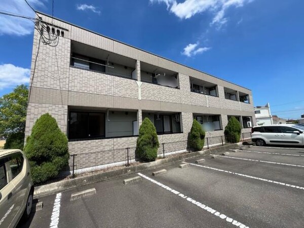 駐車場(外観写真（昼）)