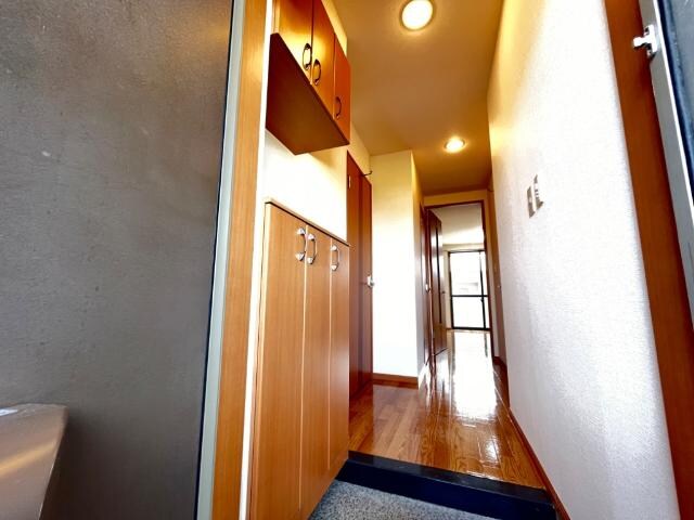 物件内観写真13　(玄関)