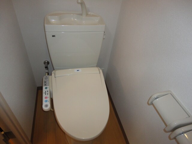 物件内観写真11　(シャワー付トイレ)