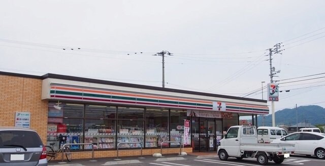 物件外観写真3　(セブンイレブン東かがわ川東店様まで900m)